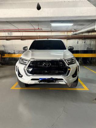 TOYOTA HILUX 2.8 D-4D TURBO DIESEL CD SRX PLUS 4X4 AUTOMÁTICO